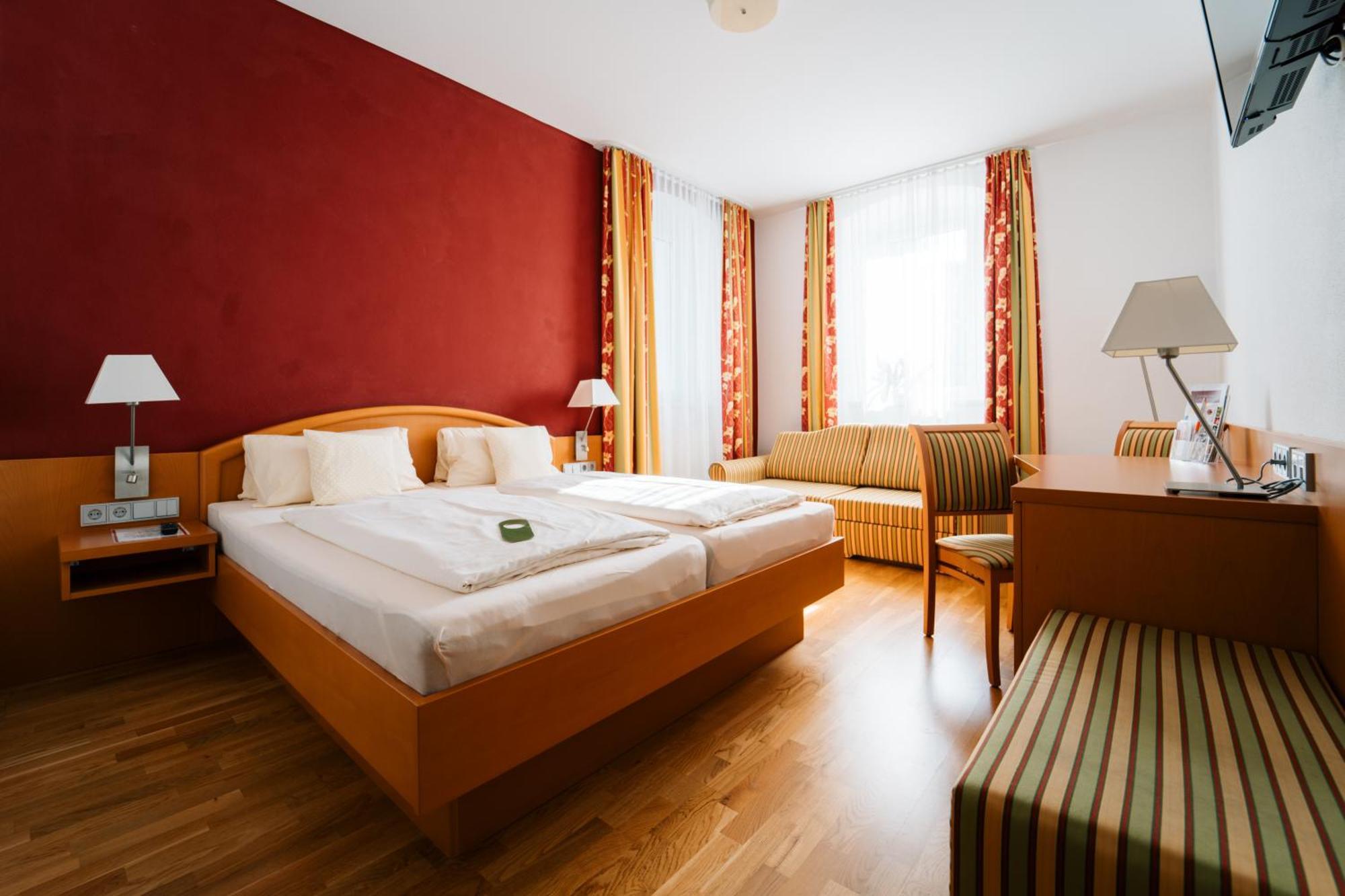 Hotel Weisses Ross Konnersreuth Kültér fotó